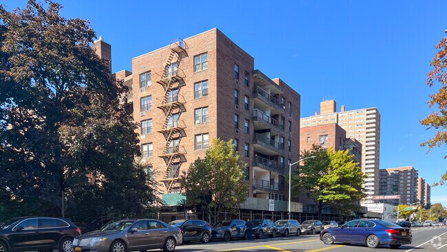 138-70 Ave. de la tercera edad - 13870 Elder Ave
