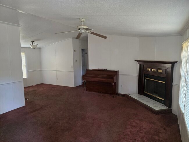 Foto del edificio - Tall Pines Mobile Home Park Lot 5