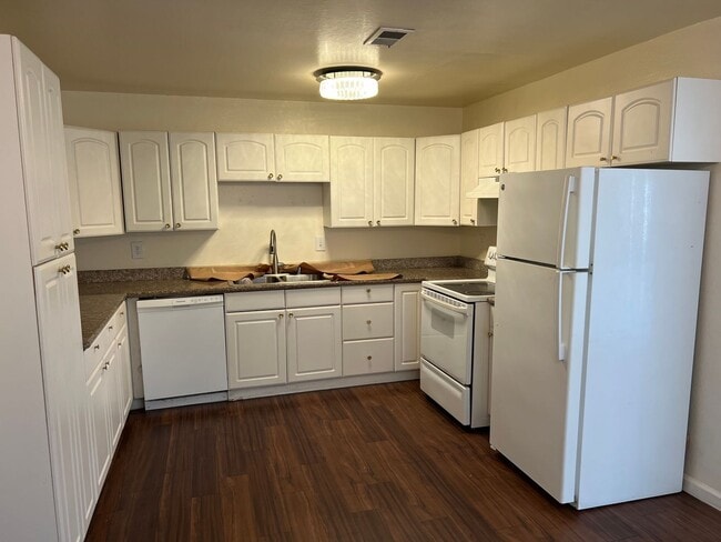 Building Photo - AZARA