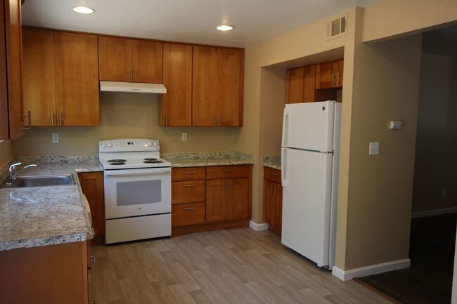 Foto del edificio - 4441 Yukon Dr