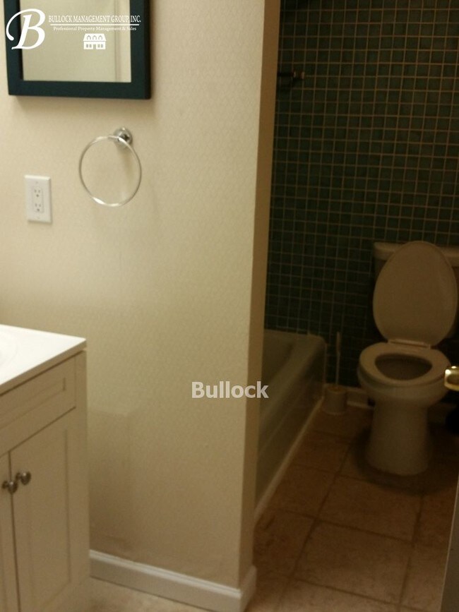 Building Photo - 3117 Colonial Way