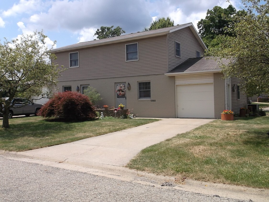 Primary Photo - 1331 Stardust Ave NW