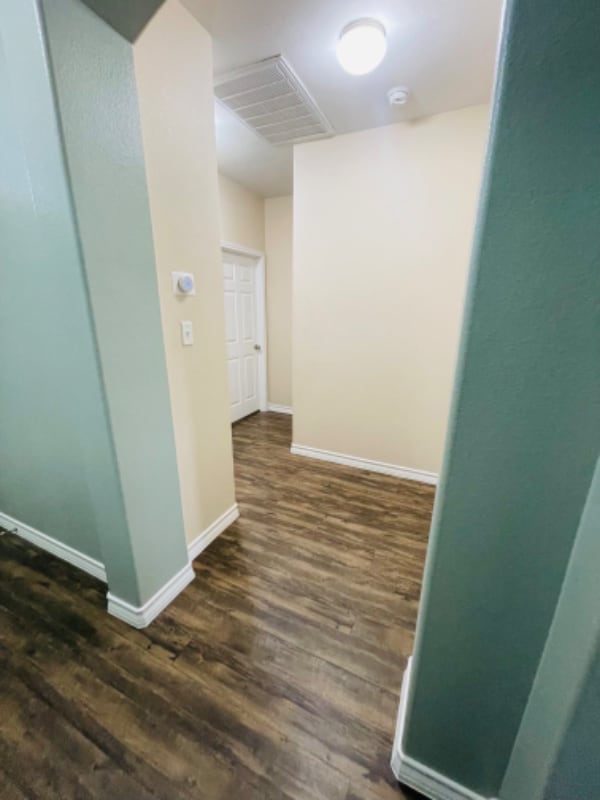 Building Photo - 215 Date Palm Dr