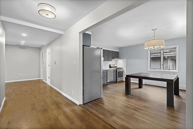 Building Photo - 27-29 E Clifton Terrace