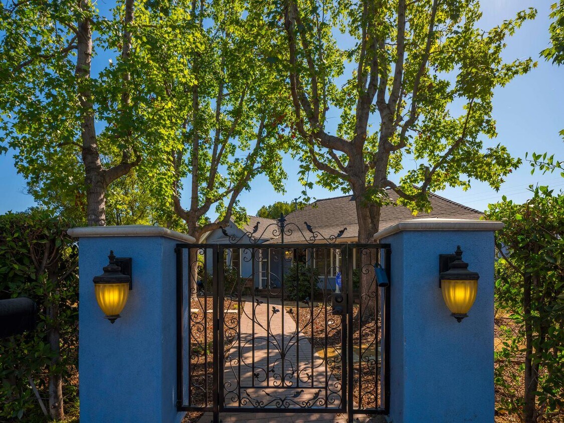 Welcome home - 11592 Kling St