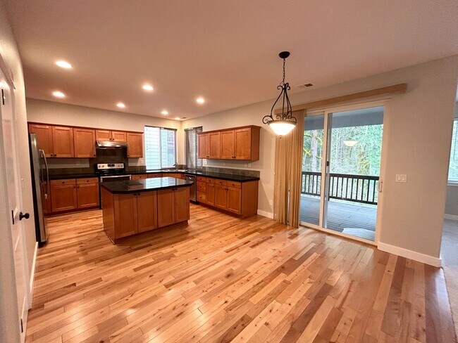 Building Photo - Spacious & Stylish NW Portland Home – Open...