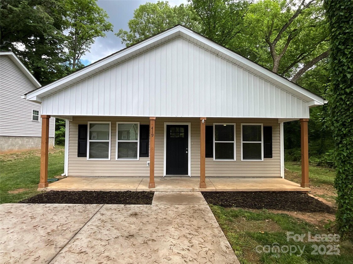 Foto principal - 419 S Green St