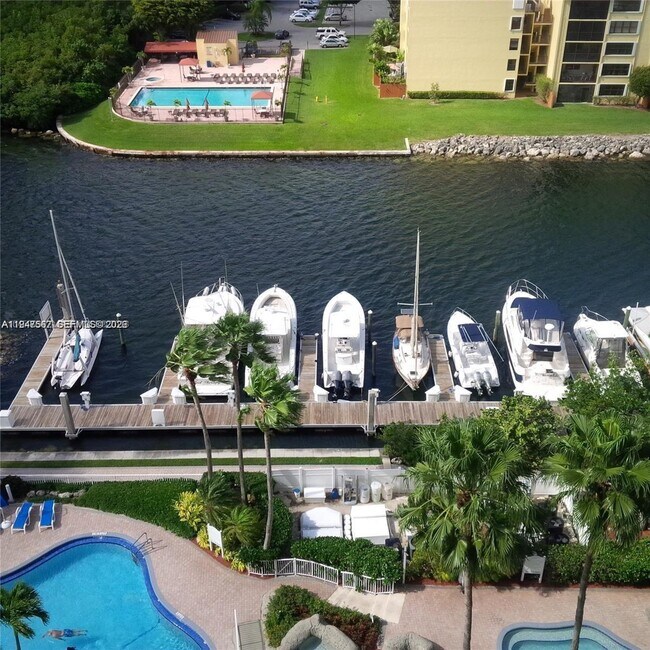 Foto del edificio - 3530 Mystic Pointe Dr