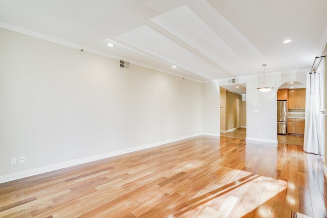 Building Photo - 30 Lorton Ave