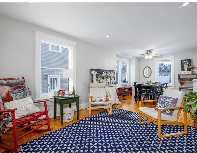 Foto del edificio - 18 Deland Park a