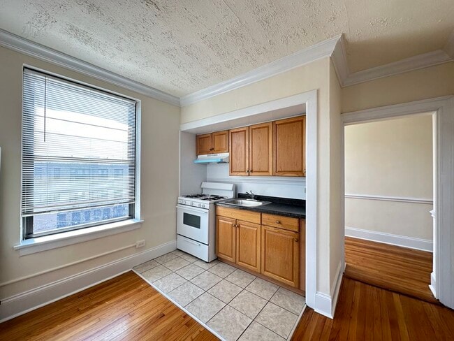 Building Photo - 2737 N Spaulding Ave