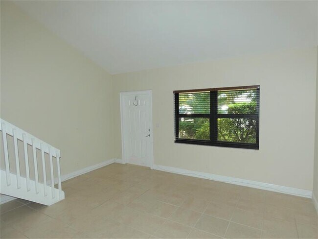 Foto del edificio - 1455 Holly Heights Dr