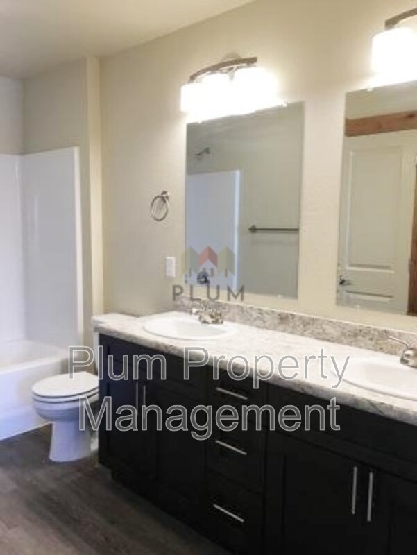 Foto del edificio - 2326 Aspen Grv Lp
