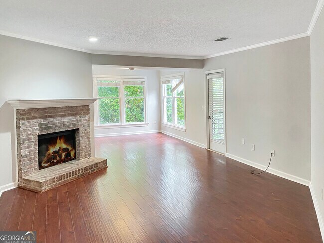 Building Photo - 107 Abingdon Way NE