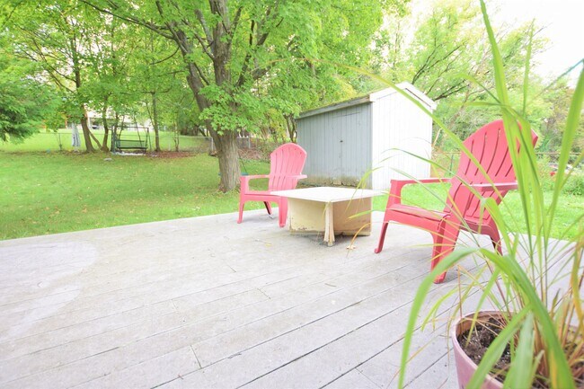 Building Photo - Bright 3 Bedroom with Bonus Room Walking t...