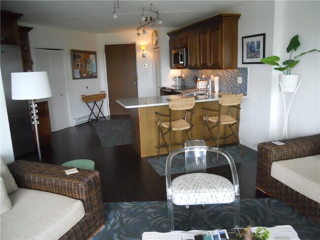 Building Photo - 1303 Capella S