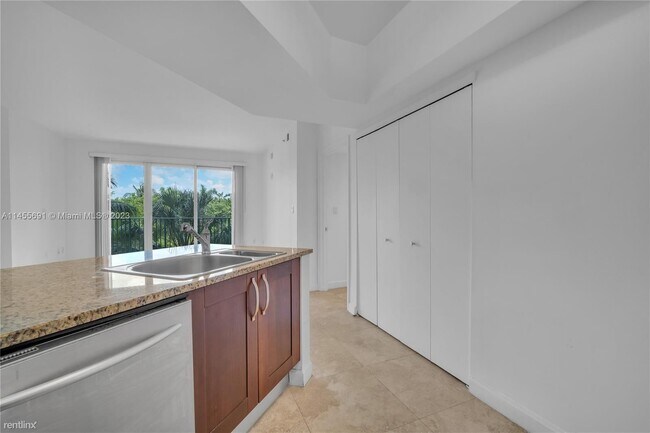 Building Photo - 2 br, 2 bath Condo - 19900 E Country Club ...