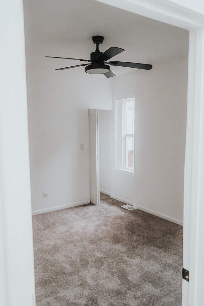 Foto del edificio - 1727 E 84th St