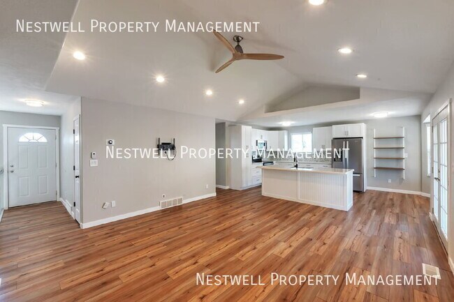 Building Photo - 3641 S Sunrise Dr