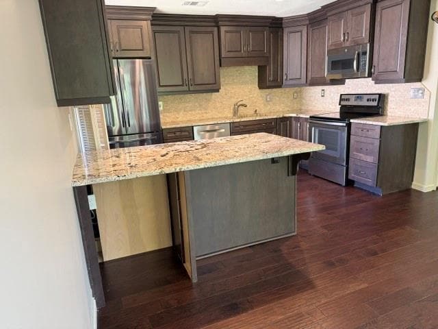 Building Photo - 4 Plantation Dr NE