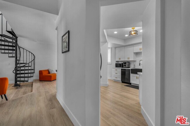 Building Photo - 1412 N Crescent Heights Blvd