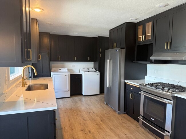 Building Photo - Newly remodel Charming Mid-Century Home