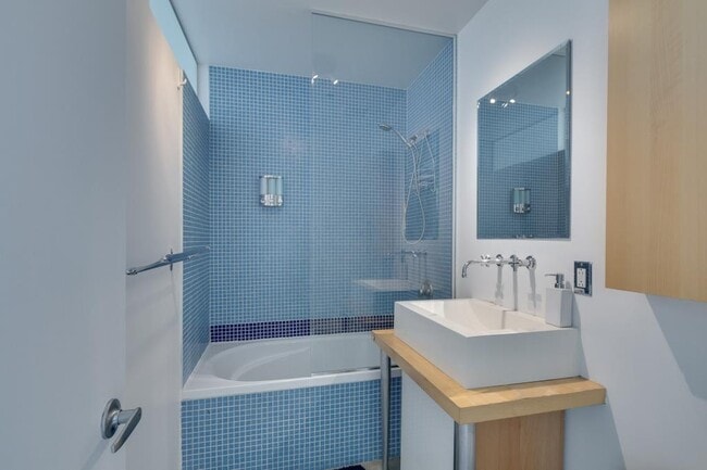 Photo du bâtiment - 454 Rue De la Gauchetière O