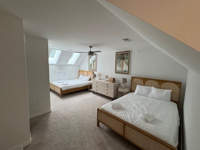 Building Photo - Outer Banks 3 Bedroom Year Round Rental-Available 2/9/26