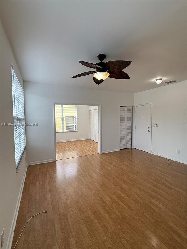 Foto del edificio - 4215 Sheridan Ave