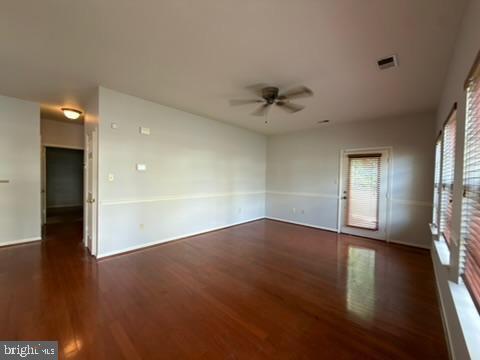 Foto del edificio - 1426 Nutwood Ct