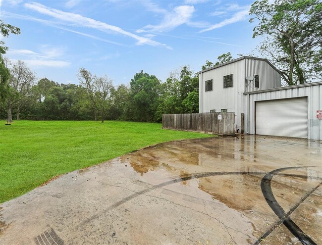 Building Photo - 13802 E Hardy Rd