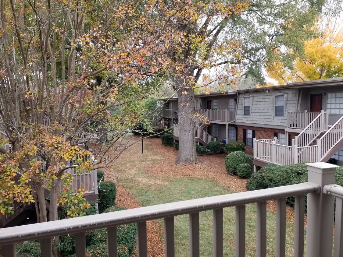 Foto principal - Upper Level Overlooking Courtyard - Salem ...