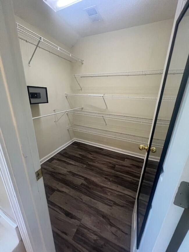 Building Photo - Stunning 3-Bedroom Home in Cordova-Spaciou...