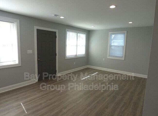 Building Photo - 2625 Fernwood Ave