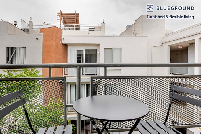 Foto del edificio - 1443 N Fuller Ave