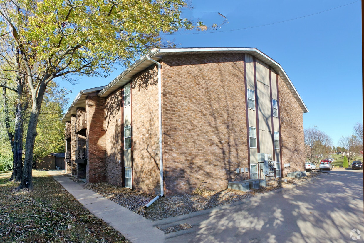 Building Photo - Club Centre