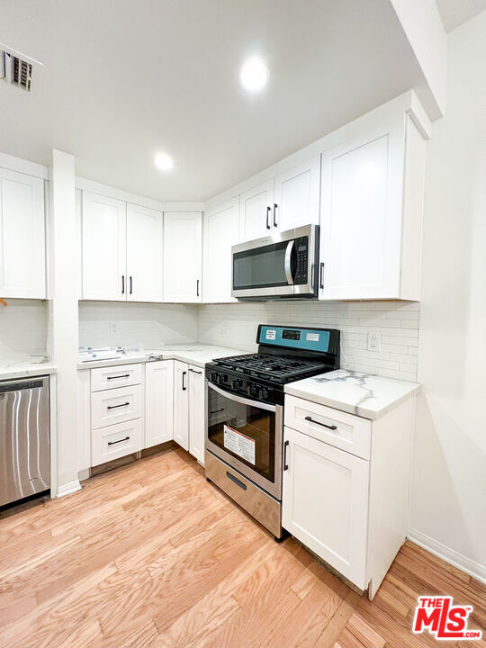 Foto del edificio - 8755 Ashcroft Ave