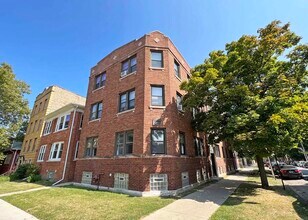 Building Photo - 2716 W Rosemont Ave
