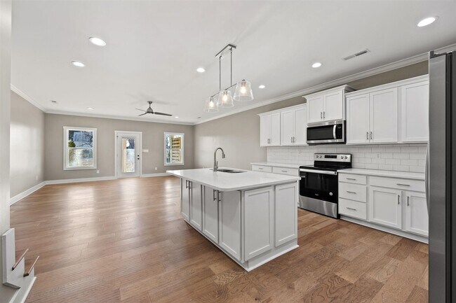 Building Photo - 512 Old Lovers Ln