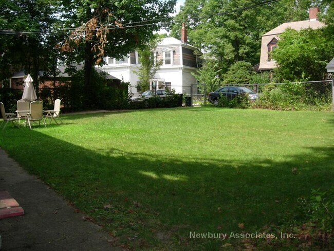 Building Photo - 48 Bellevue St