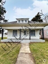Building Photo - 142 N Fruitridge Ave
