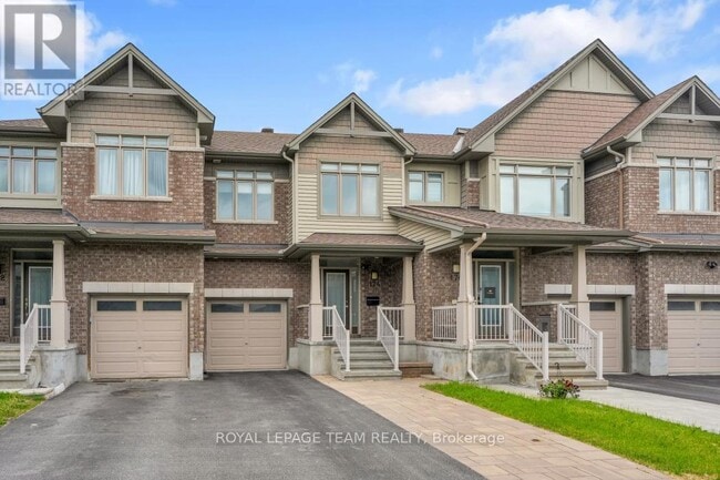 Building Photo - 174 Hawkshaw Cres