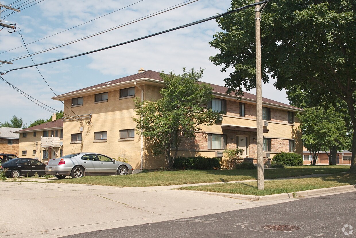 Foto del edificio - 4377 N 90th St