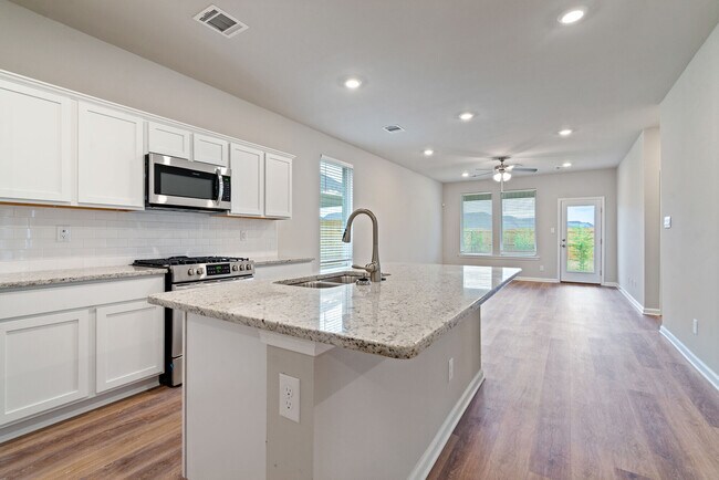 Foto del edificio - 3751 Spruce Cir