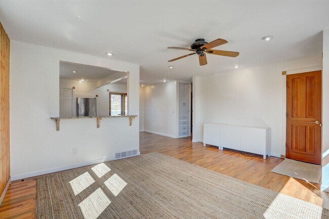 Foto del edificio - Available August 1, 2026 | PRE-LEASE 2 BED 1 BATH – Updated North Boulder Home Near Trails & Down...