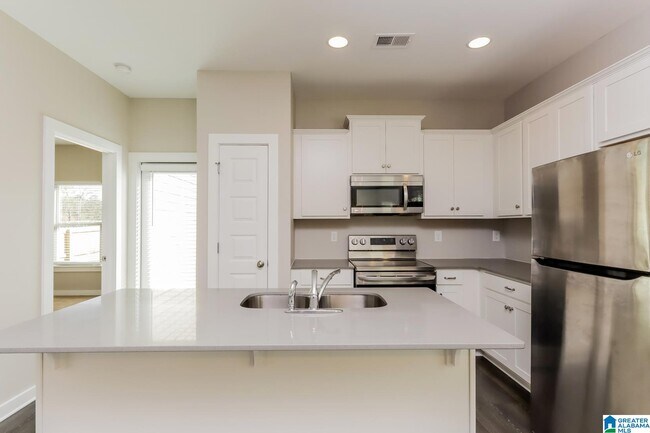 Building Photo - 156 Park Dr N