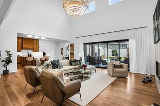 Building Photo - 6499 Royalton Dr