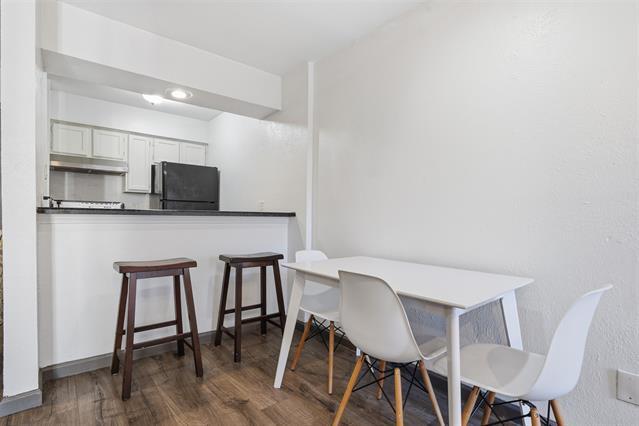 Foto del edificio - 9520 Royal Ln