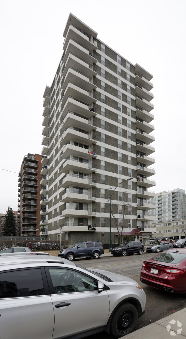 Building Photo - Central Towers