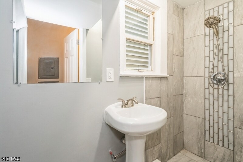 Foto principal - 391 Amherst St